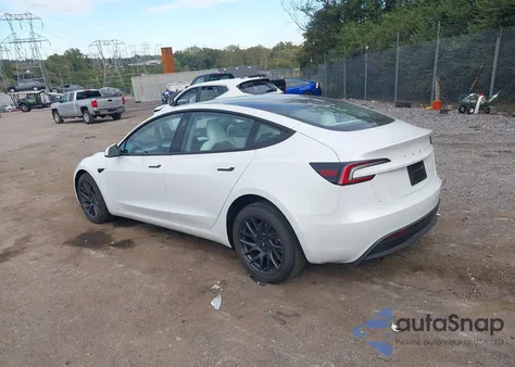 2025 Tesla Model 3 Long Range Rear-Wheel Drive z USA, uszkodzony, nr VIN 5YJ3E1EA4SF026451